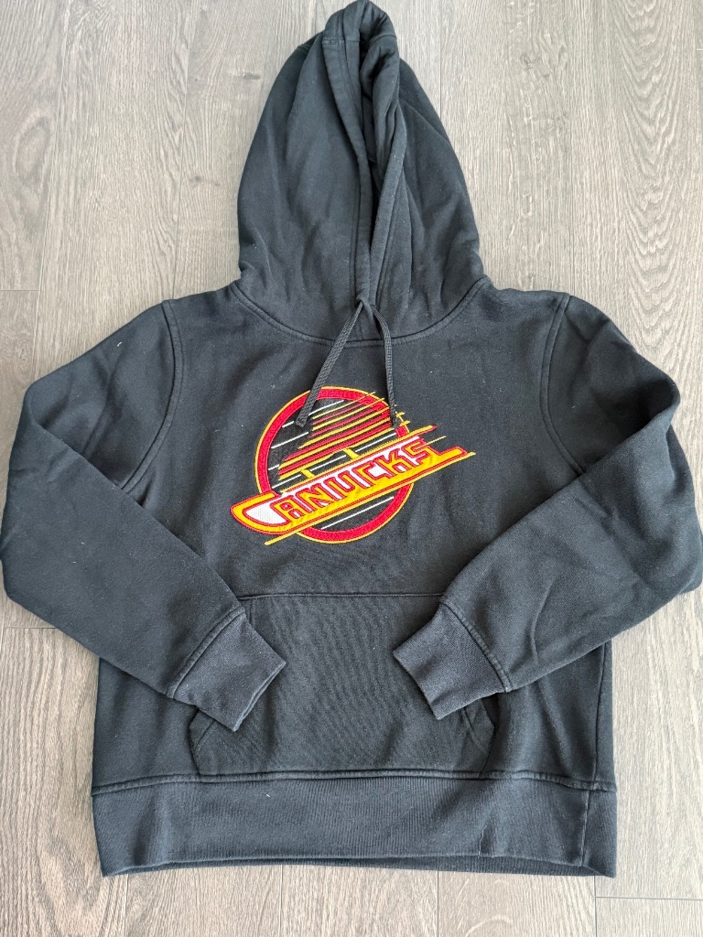 Vancouver Canucks NHL official licensed hoodie women’s Large